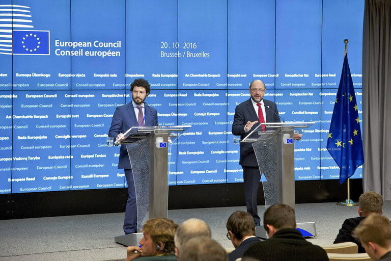 Valokuva 5: EP President takes part in the European Council meeting - Press conference