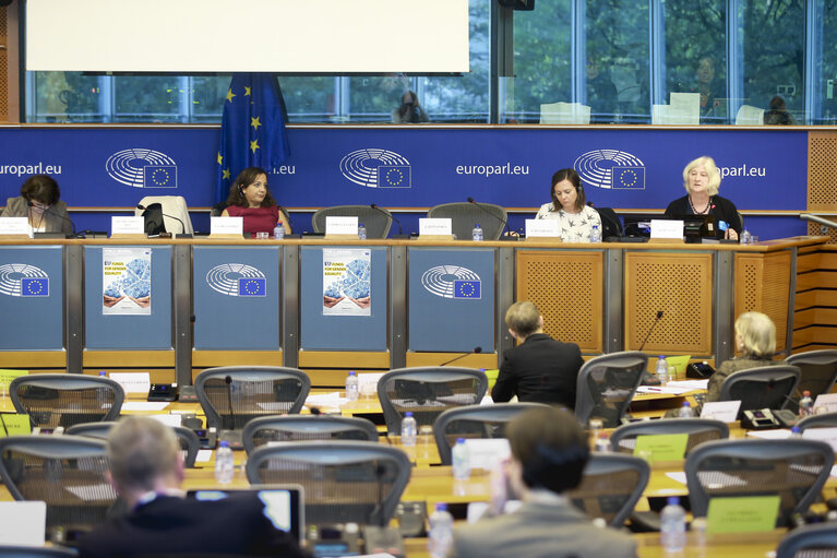 Fotografi 12: FEMM committee meeting. Hearing on ' EU funds for gender equality '