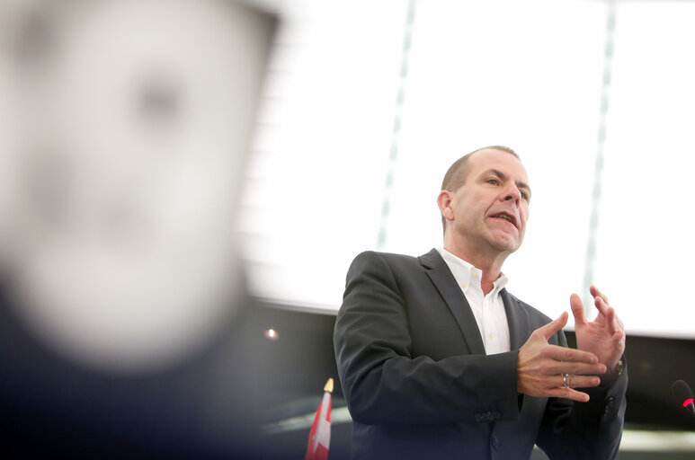 Fotogrāfija 11: Plenary session week 40 2016 in Strasbourg - Preparation of the European Council meeting of 20 and 21 October 2016. Council and Commission statements