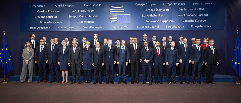 EP President takes part in the European Council meeting - Family picture