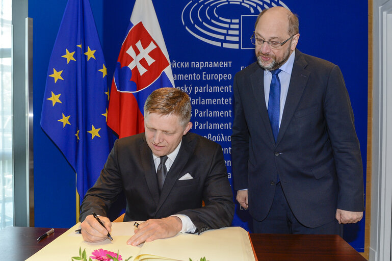 Fotografija 1: Official visit of Slovak Prime Minister to the European Parliament in Strasbourg - Martin SCHULZ  - EP President welcomes Robert FICO - Slovak Prime Minister