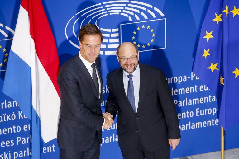 Снимка 3: Official visit of Dutch Prime Minister to the European Parliament in Strasbourg. Martin SCHULZ - EP President welcomes Mark RUTTE - Dutch Prime Minister