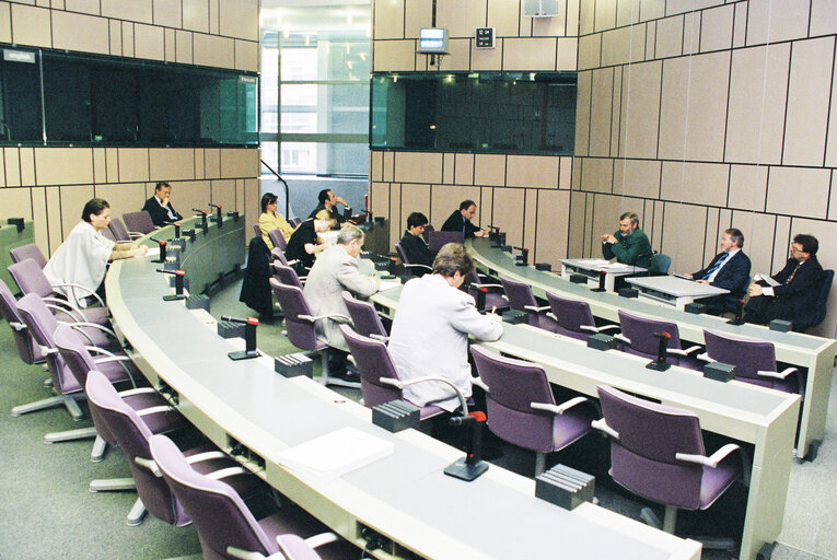Foto 4: The Comissioner in charge of Agriculture with visitors in Strasbourg