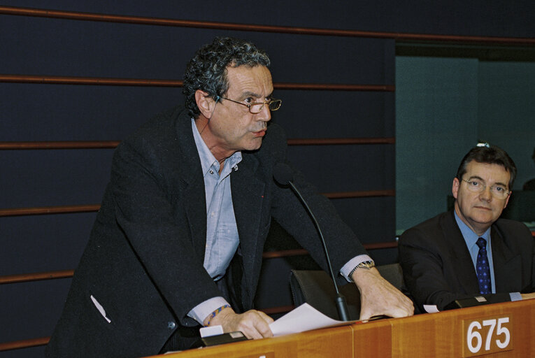 Снимка 9: Portrait of MEPs Dominique SAINT-PIERRE, Andr?© SAINJON at the European Parliament in Brussels