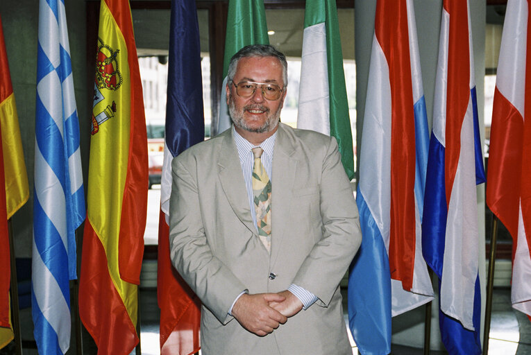 Fotografi 7: Portrait of MEP Hugh KERR in Brussels