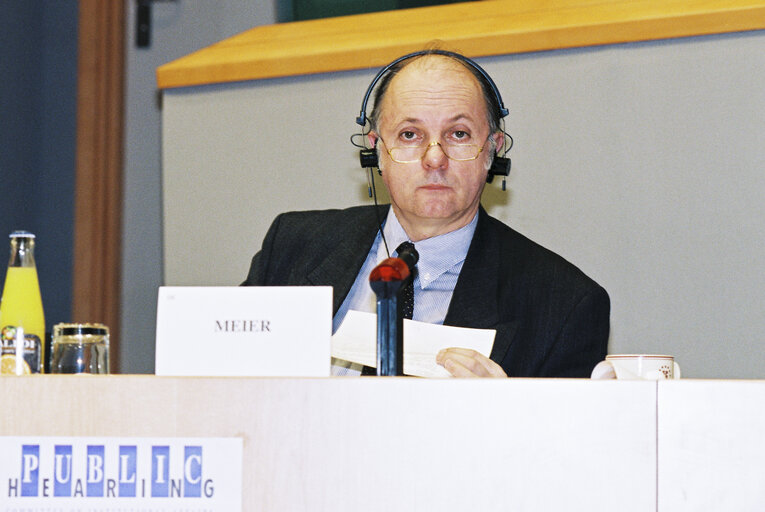 Fotografija 3: Committee on Institutional Affairs - Public hearing - 1996 Intergovernmental Conference - The European Parliament : A Sounding Board for Europe's Citizens