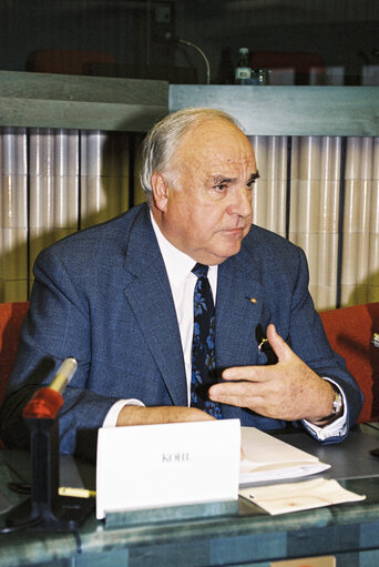 Fotografi 3: Meeting with Helmut KOHL, German Chancellor at the European Parliament in Strasbourg