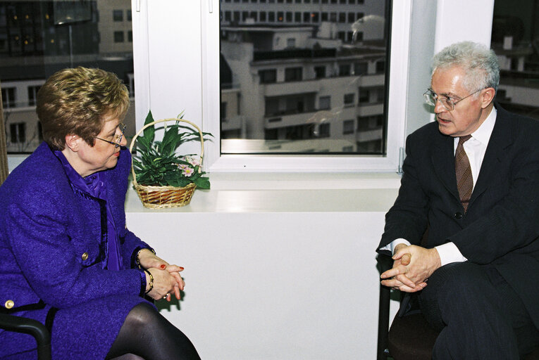 Fotagrafa 11: The Commissioner in charge of Regional Policy meets with French socialist leader Lionel JOSPIN in February 1996