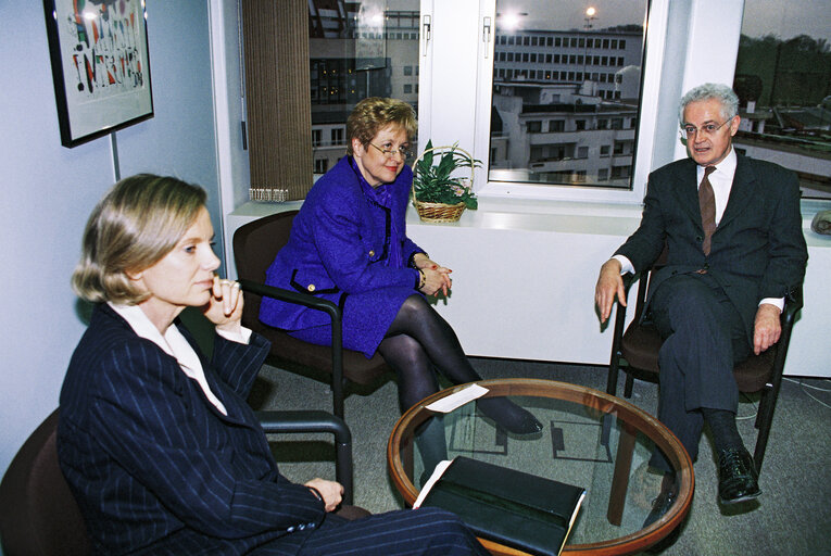 Fotagrafa 12: The Commissioner in charge of Regional Policy meets with French socialist leader Lionel JOSPIN in February 1996