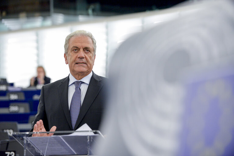 Fotografia 10: Dimitris AVRAMOPOULOS in plenary session week 43 2016 in Strasbourg - Debate ' Afghanistan, notably EU commitments and the EP role on the EU-Afghanistan Joint Way Forward on migration issues on Afghanistan general and Joint way forward '