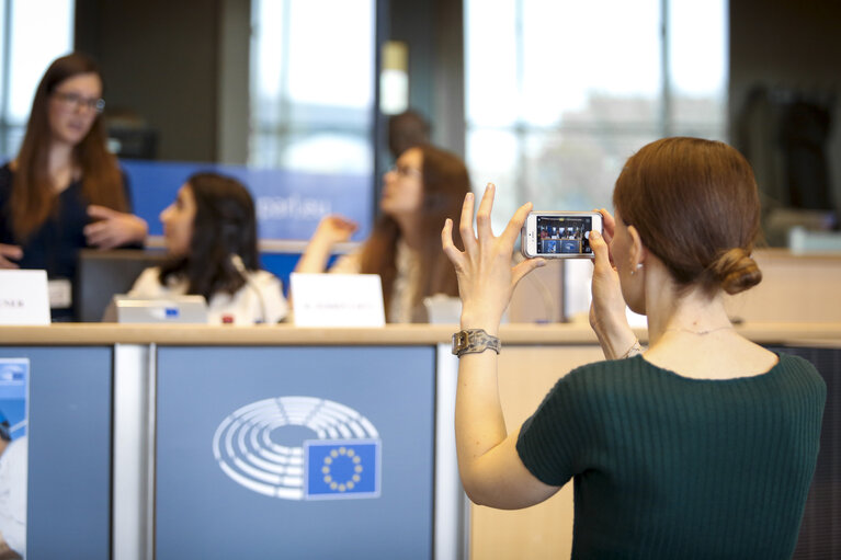 Foto 10: THE EYE participants present their conclusions to EMPL committee. Migrants and labour market: How can we achieve a successful integration?