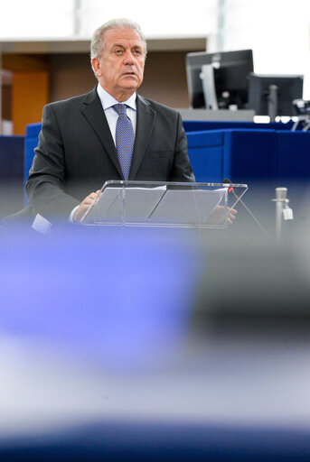 Fotografia 4: Dimitris AVRAMOPOULOS in plenary session week 43 2016 in Strasbourg  Debate ' Afghanistan, notably EU commitments and the EP role on the EU-Afghanistan Joint Way Forward on migration issues on Afghanistan general and Joint way forward '