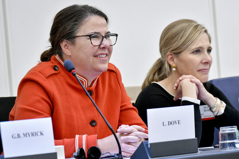 Fotografie 10: Meeting of High-level US Congressional staff