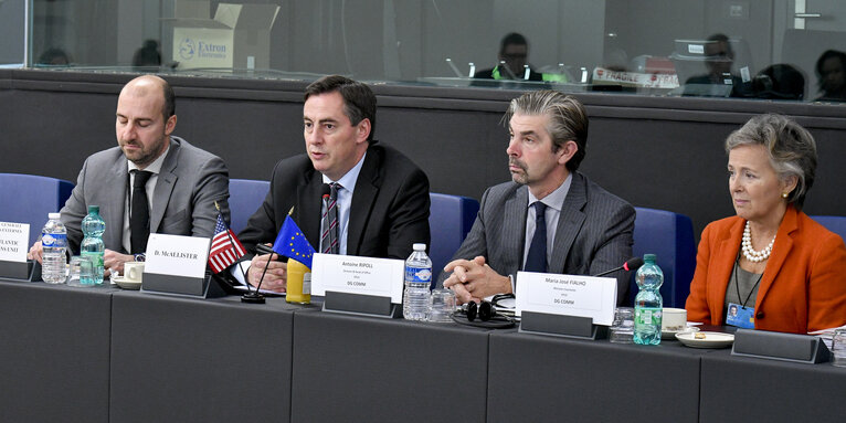 Fotografie 13: Meeting of High-level US Congressional staff