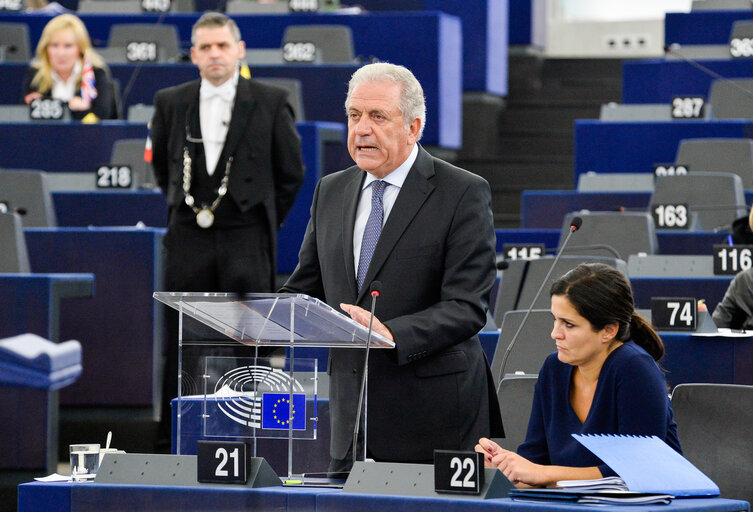 Fotografia 1: Dimitris AVRAMOPOULOS in plenary session week 43 2016 in Strasbourg  Debate ' Afghanistan, notably EU commitments and the EP role on the EU-Afghanistan Joint Way Forward on migration issues on Afghanistan general and Joint way forward '