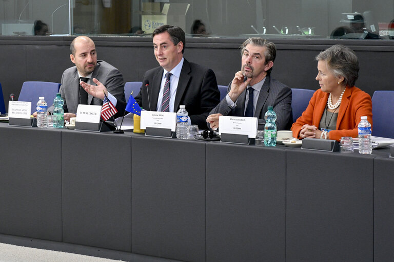 Fotografie 19: Meeting of High-level US Congressional staff