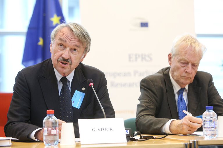 Foto 34: EPRS - roundtable : ' INEQUALITIES IN EUROPE '