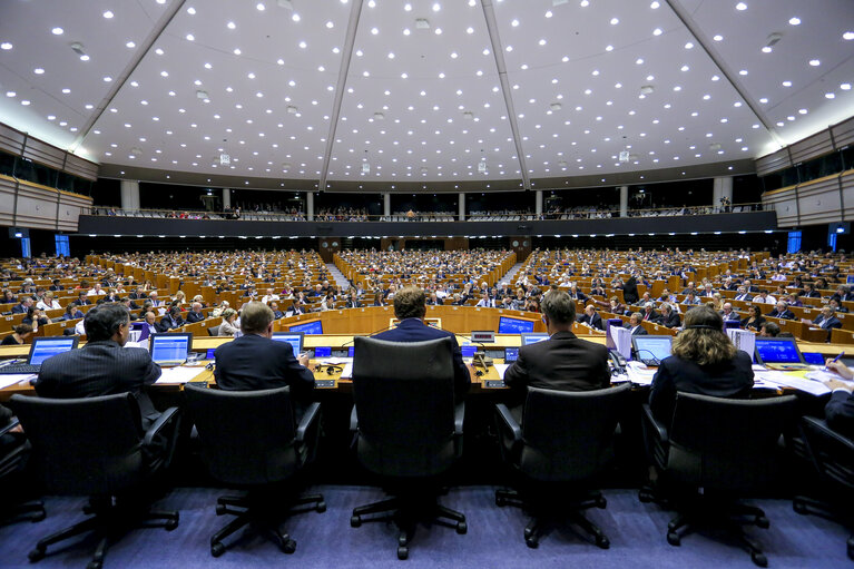 Fotografie 42: Plenary Session week 38 2015 in Brussels: Resumption of session and order of business. Votes