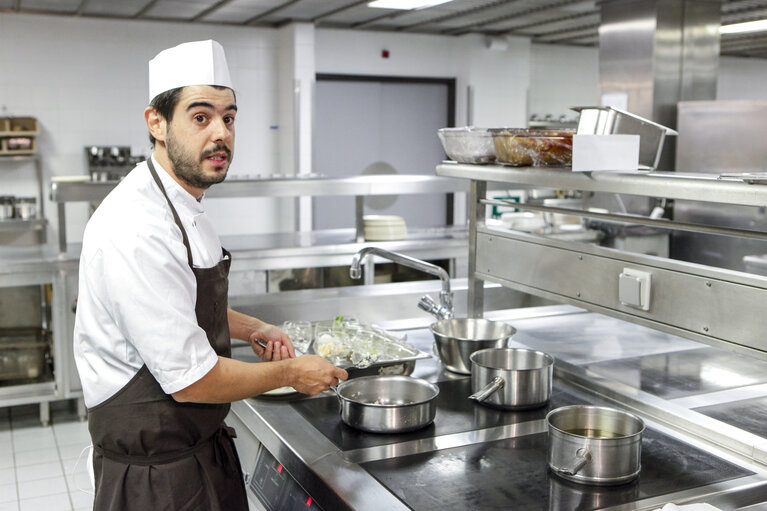 Photo 19 : Novel Food. What will we be eating in 2025 ? Preparation of dishes by the Head Chef of Nordic Food Lab