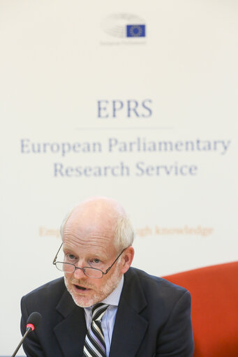 Foto 25: EPRS - roundtable : ' INEQUALITIES IN EUROPE '