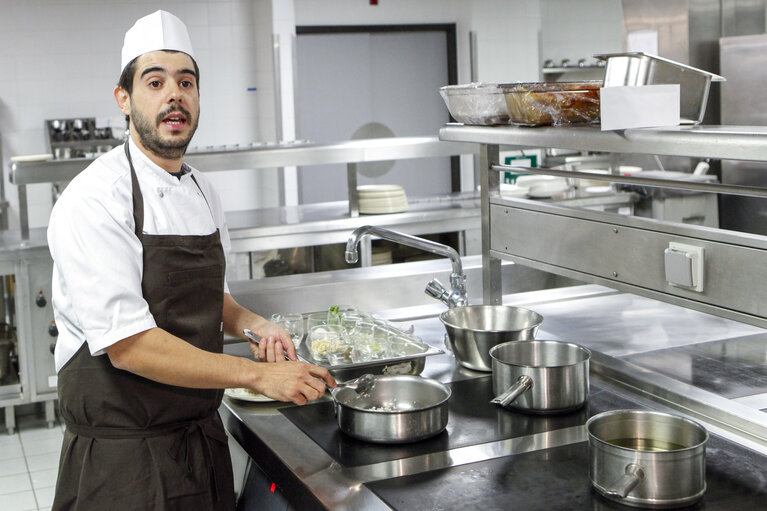 Photo 18 : Novel Food. What will we be eating in 2025 ? Preparation of dishes by the Head Chef of Nordic Food Lab