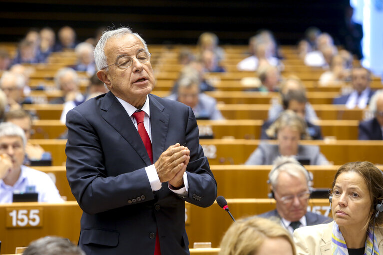 Fotografija 3: Plenary Session week 38 2015 in Brussels: Resumption of session and order of business