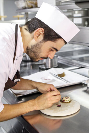 Photo 12 : Novel Food. What will we be eating in 2025 ? Preparation of dishes by the Head Chef of Nordic Food Lab