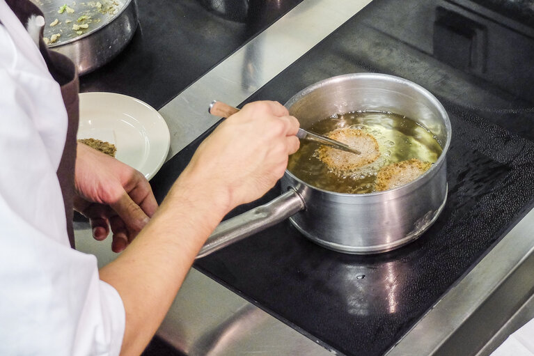 Photo 14 : Novel Food. What will we be eating in 2025 ? Preparation of dishes by the Head Chef of Nordic Food Lab