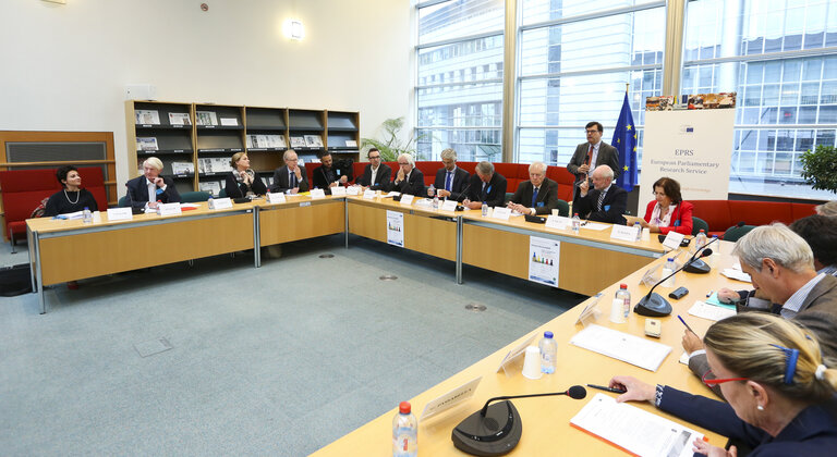 Foto 39: EPRS - roundtable : ' INEQUALITIES IN EUROPE '