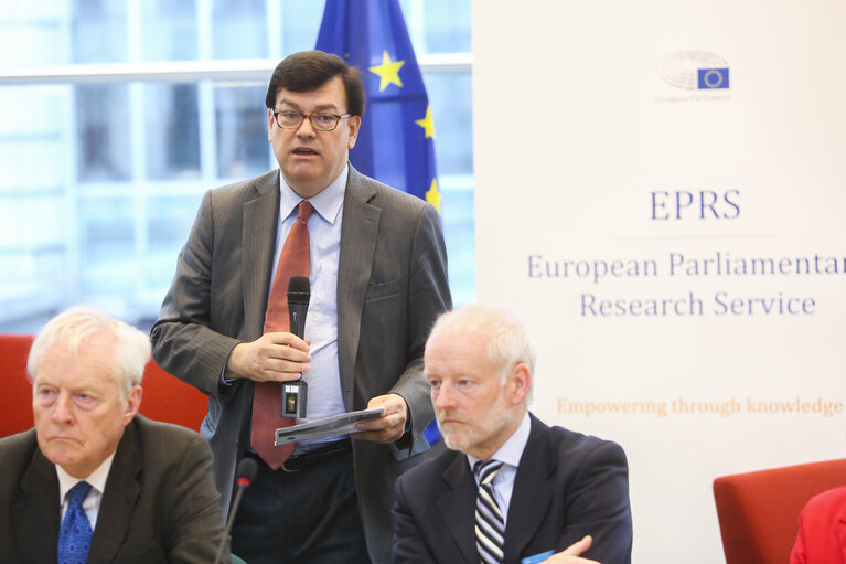 Foto 35: EPRS - roundtable : ' INEQUALITIES IN EUROPE '