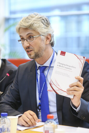 Foto 7: EPRS - roundtable : ' INEQUALITIES IN EUROPE '