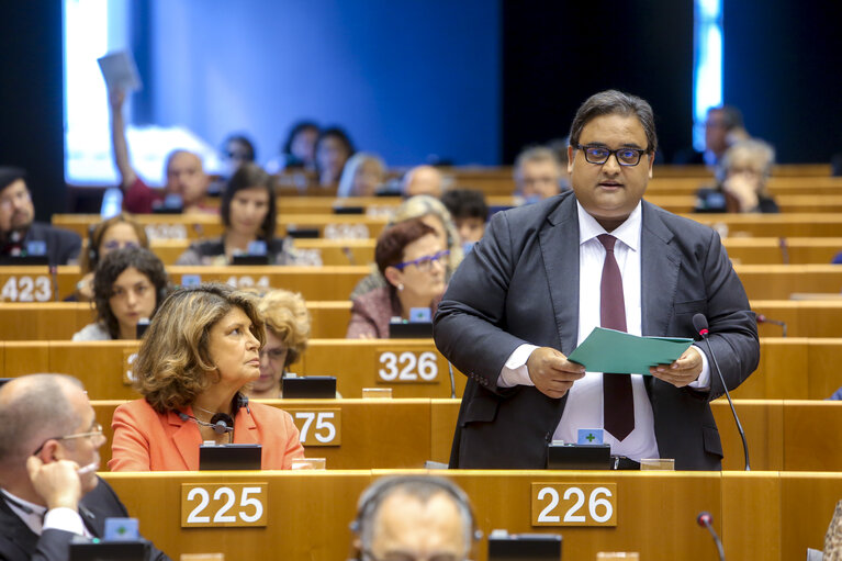 Fotografija 11: Plenary Session week 38 2015 in Brussels: Resumption of session and order of business