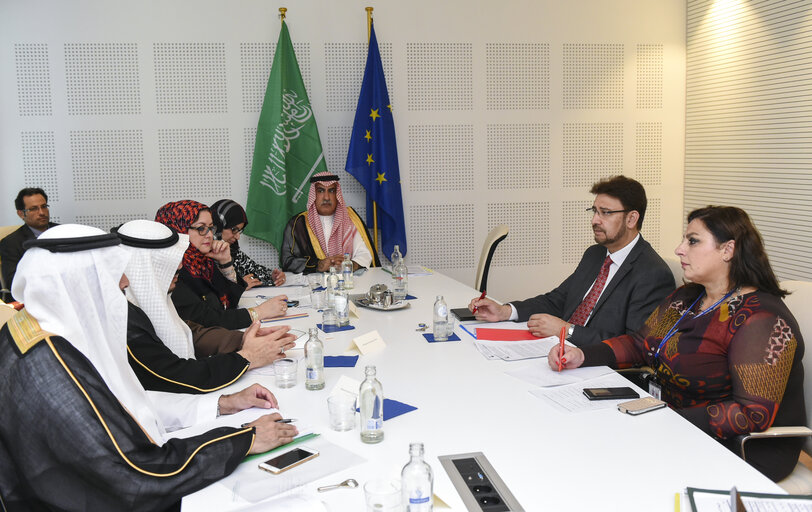 Foto 1: Afzal KHAN meets with high level and  Shura Council of the Kingdom of Saudi Arabia