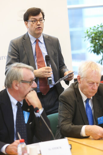 Foto 37: EPRS - roundtable : ' INEQUALITIES IN EUROPE '