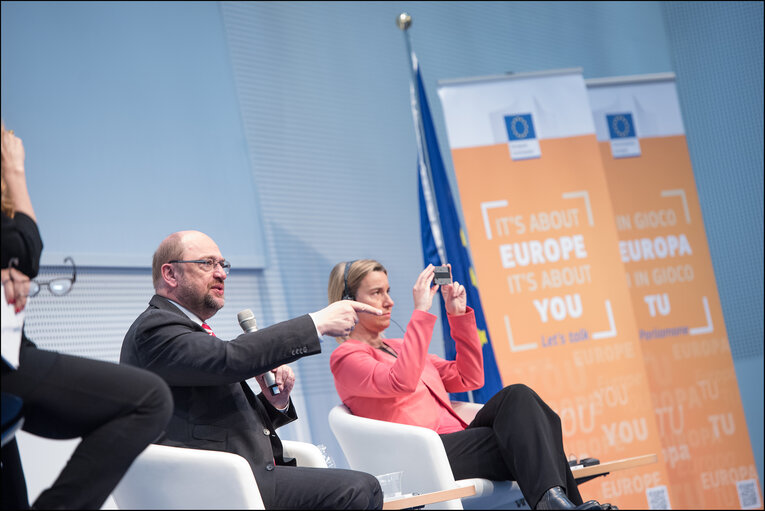 Снимка 30: EP President and High Representative of the Union for Foreign Affairs and Security Policy take partin Citizens' Dialogue at Expo Milan and inaugurate EU Pavilion on the Europe Day