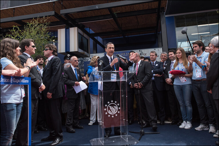 Снимка 18: EP President and High Representative of the Union for Foreign Affairs and Security Policy take partin Citizens' Dialogue at Expo Milan and inaugurate EU Pavilion on the Europe Day