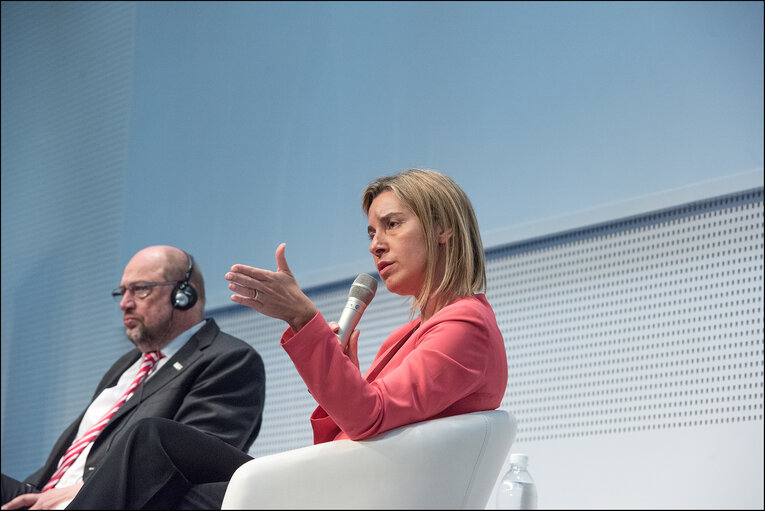 Снимка 28: EP President and High Representative of the Union for Foreign Affairs and Security Policy take partin Citizens' Dialogue at Expo Milan and inaugurate EU Pavilion on the Europe Day