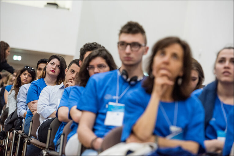 Снимка 29: EP President and High Representative of the Union for Foreign Affairs and Security Policy take partin Citizens' Dialogue at Expo Milan and inaugurate EU Pavilion on the Europe Day