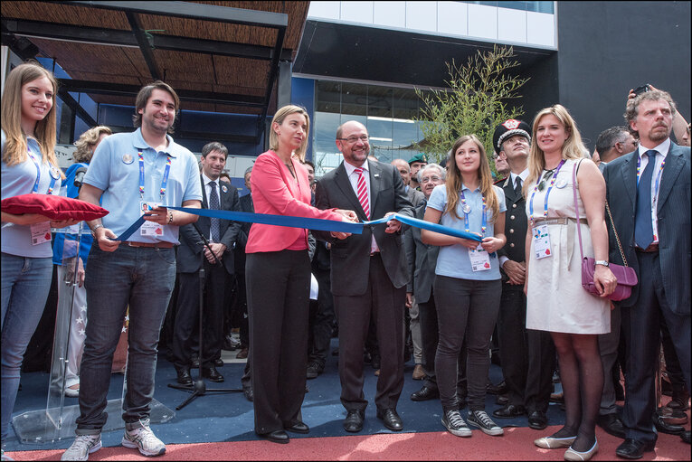 Снимка 16: EP President and High Representative of the Union for Foreign Affairs and Security Policy take partin Citizens' Dialogue at Expo Milan and inaugurate EU Pavilion on the Europe Day