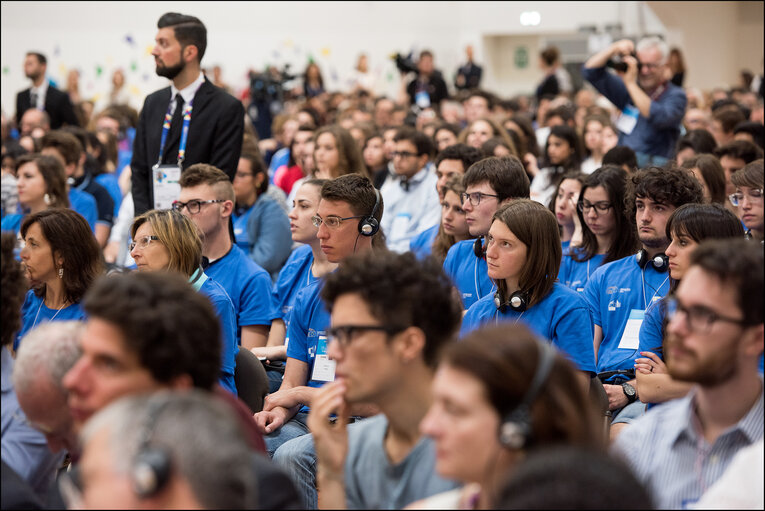 Снимка 32: EP President and High Representative of the Union for Foreign Affairs and Security Policy take partin Citizens' Dialogue at Expo Milan and inaugurate EU Pavilion on the Europe Day