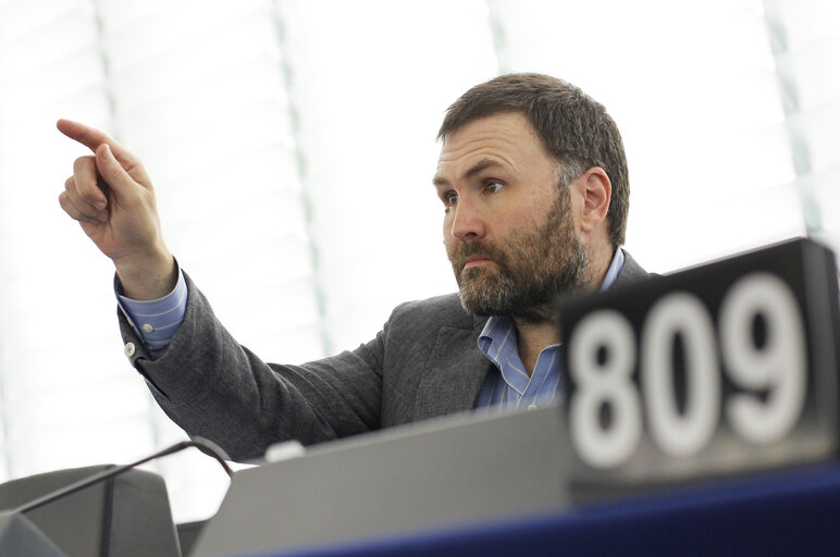 Fotografija 1: Sion SIMON in plenary session week 37 2015 in Strasbourg