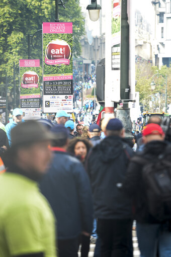 Fotografija 24: Farmers demonstration in front of the European Institutions