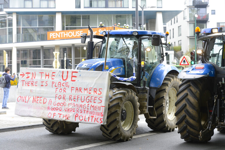 Foto 43: Farmers demonstration in front of the European Institutions