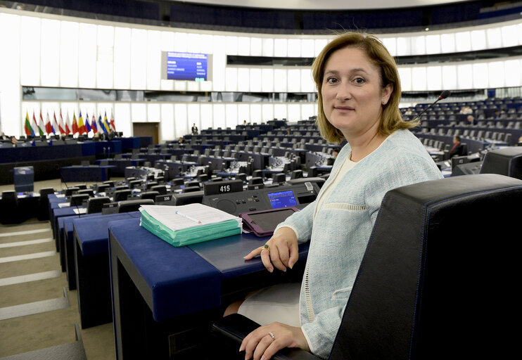 Fotogrāfija 3: Cachia Therese COMODINI in plenary session week 28 2015 in Strasbourg