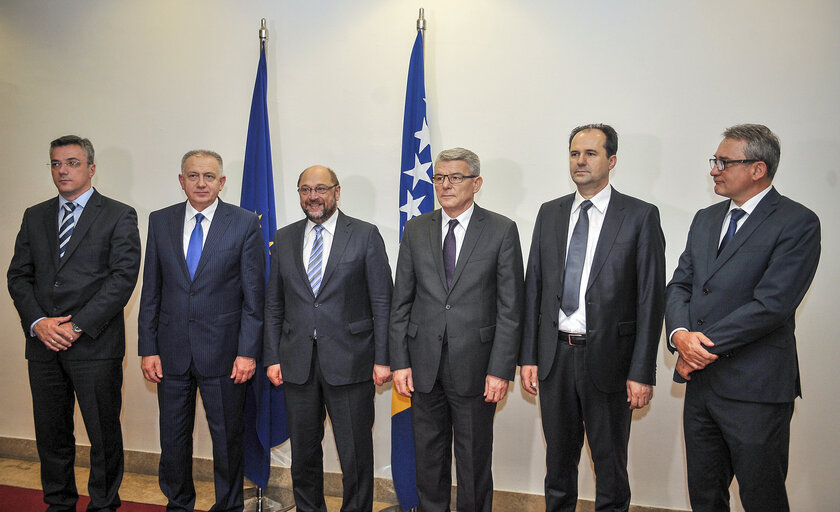 Foto 1: Martin Schulz, President of The European Parliament (3rd L) is seen with Bosnian Parliament members, in Sarajevo, on July 15, 2015.