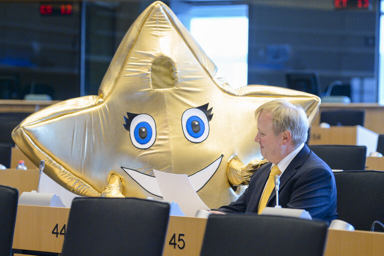 Fotogrāfija 5: Arne GERICKE welcomes members of European Family Associations and the Little Star as mascot of child friendly Europe campaign