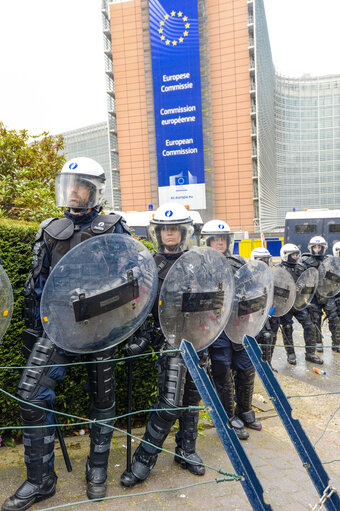 Fotó 13: Farmers demonstration in front of the European Institutions