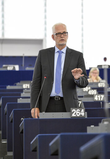 Fotografie 50: Plenary session week 28 2015 in Strasbourg - Review of the implementation of the Dairy package