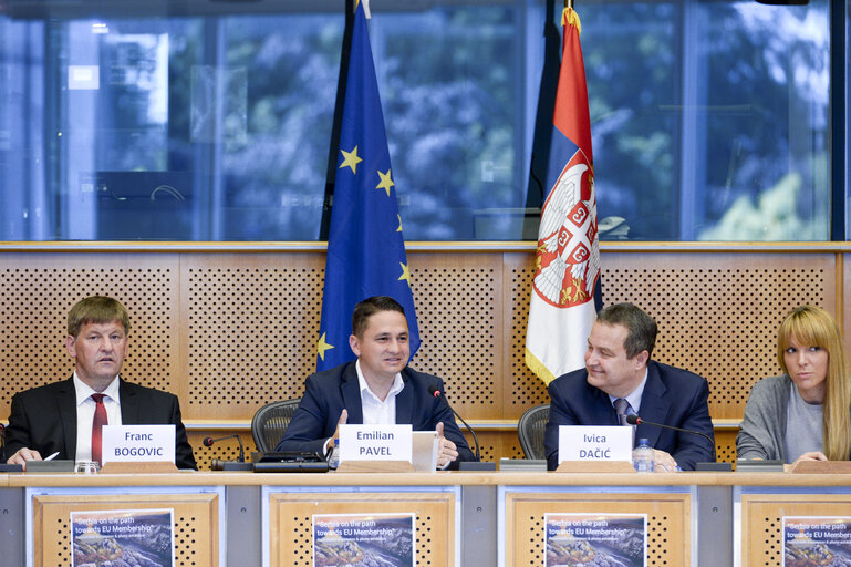 Foto 4: Roundtable debate - Colors of Serbia