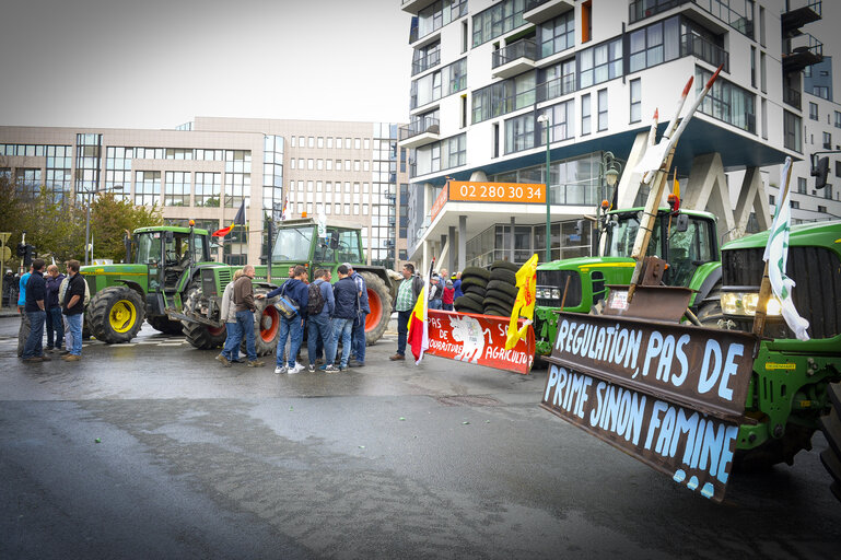 Foto 47: Farmers demonstration in front of the European Institutions